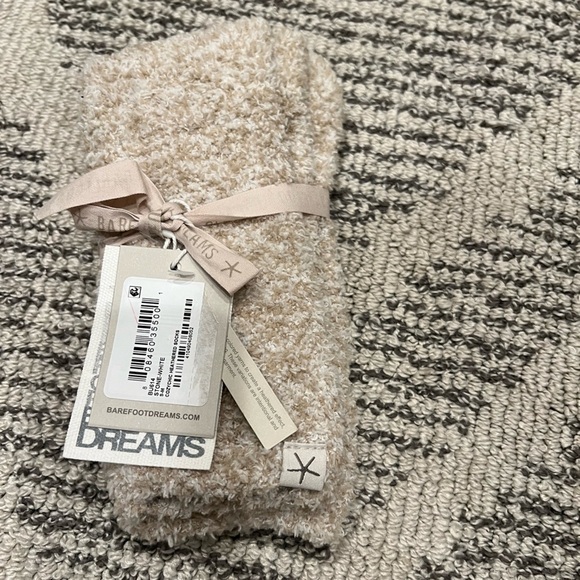 NWT barefoot dreams cozychic heathered socks - Picture 1 of 3
